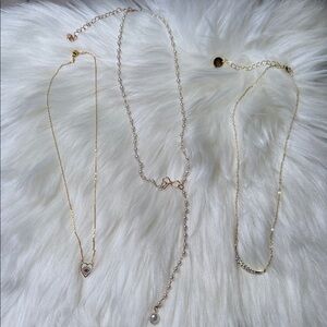 Elegant Gold and Pearl Necklace Set